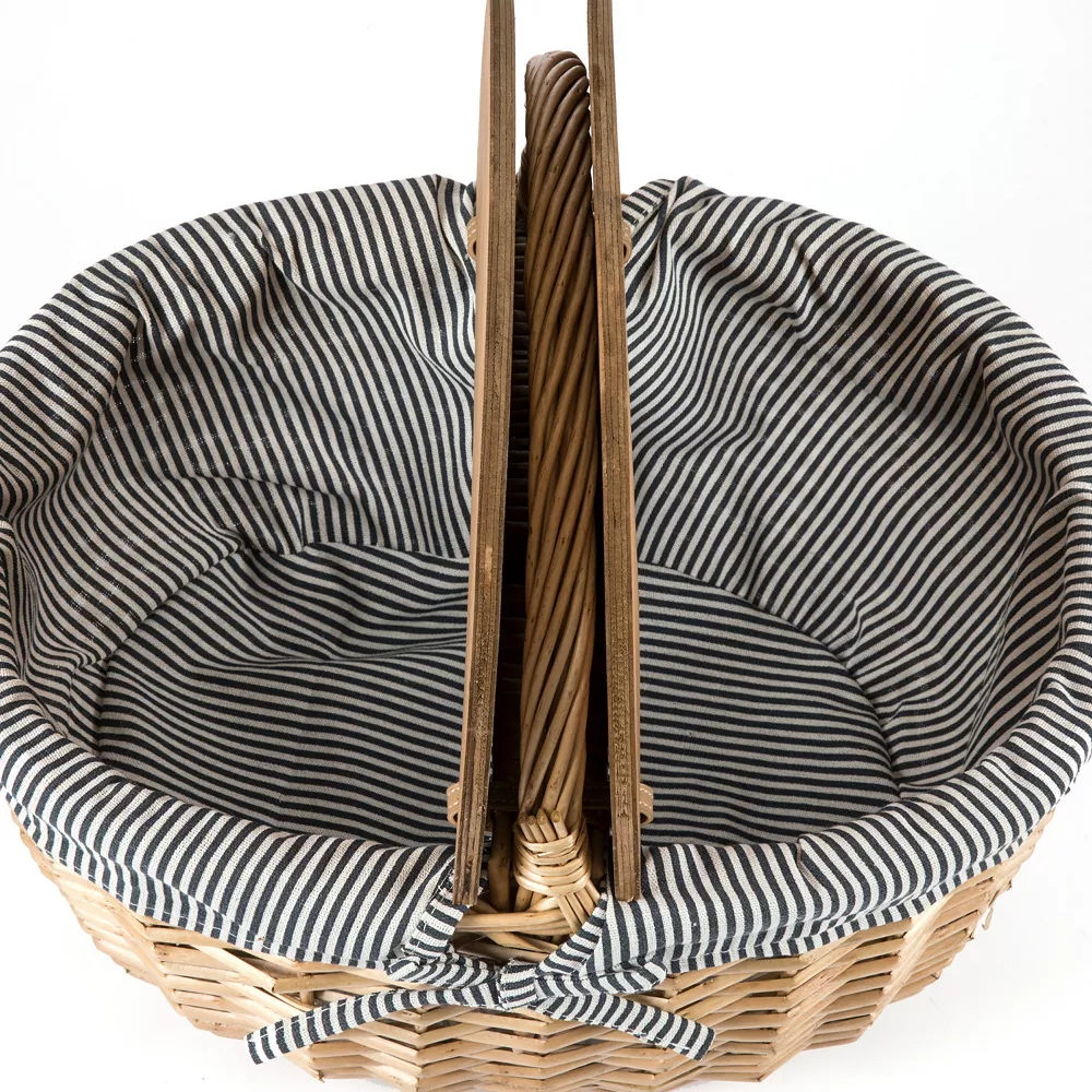 Disney's Encanto Country Picnic Basket By Picnic Time - Image 3